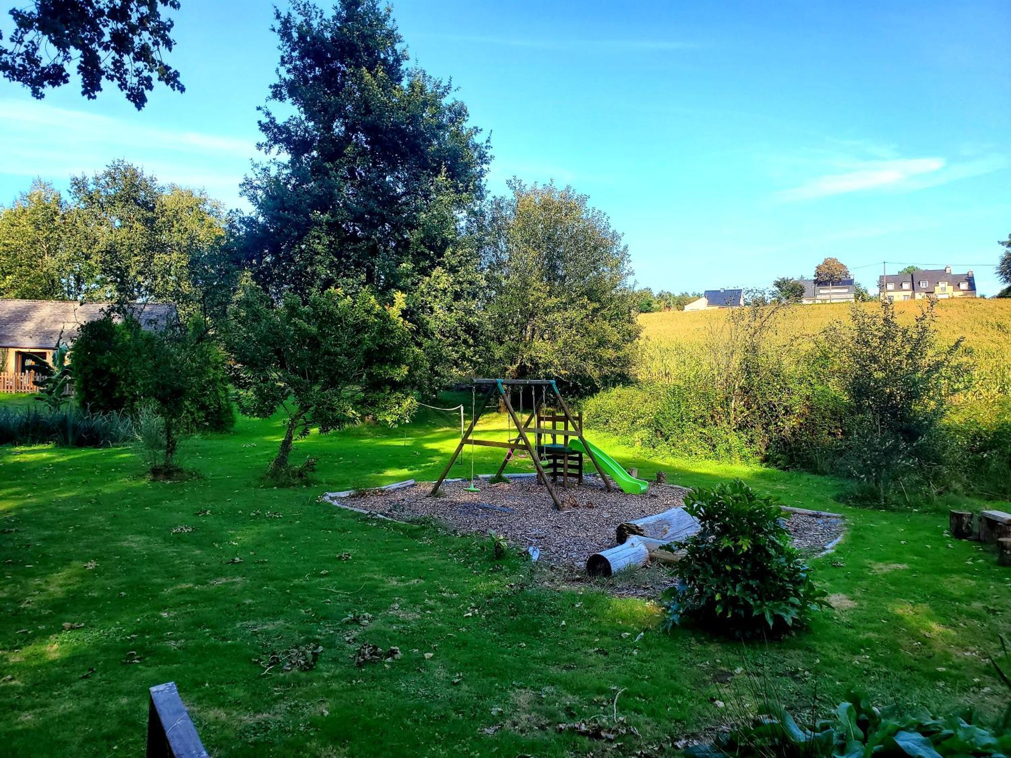 Le Vieux Moulin Gites - Detached Cottage With Garden Views And Pool Guégon 외부 사진